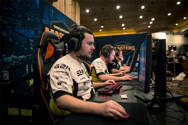 巨大优势 巨大优势