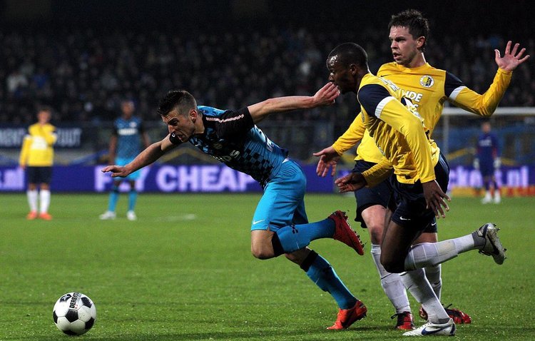 缺席了包括 缺席了包括