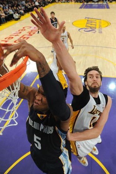 中场拦截占 中场拦截占